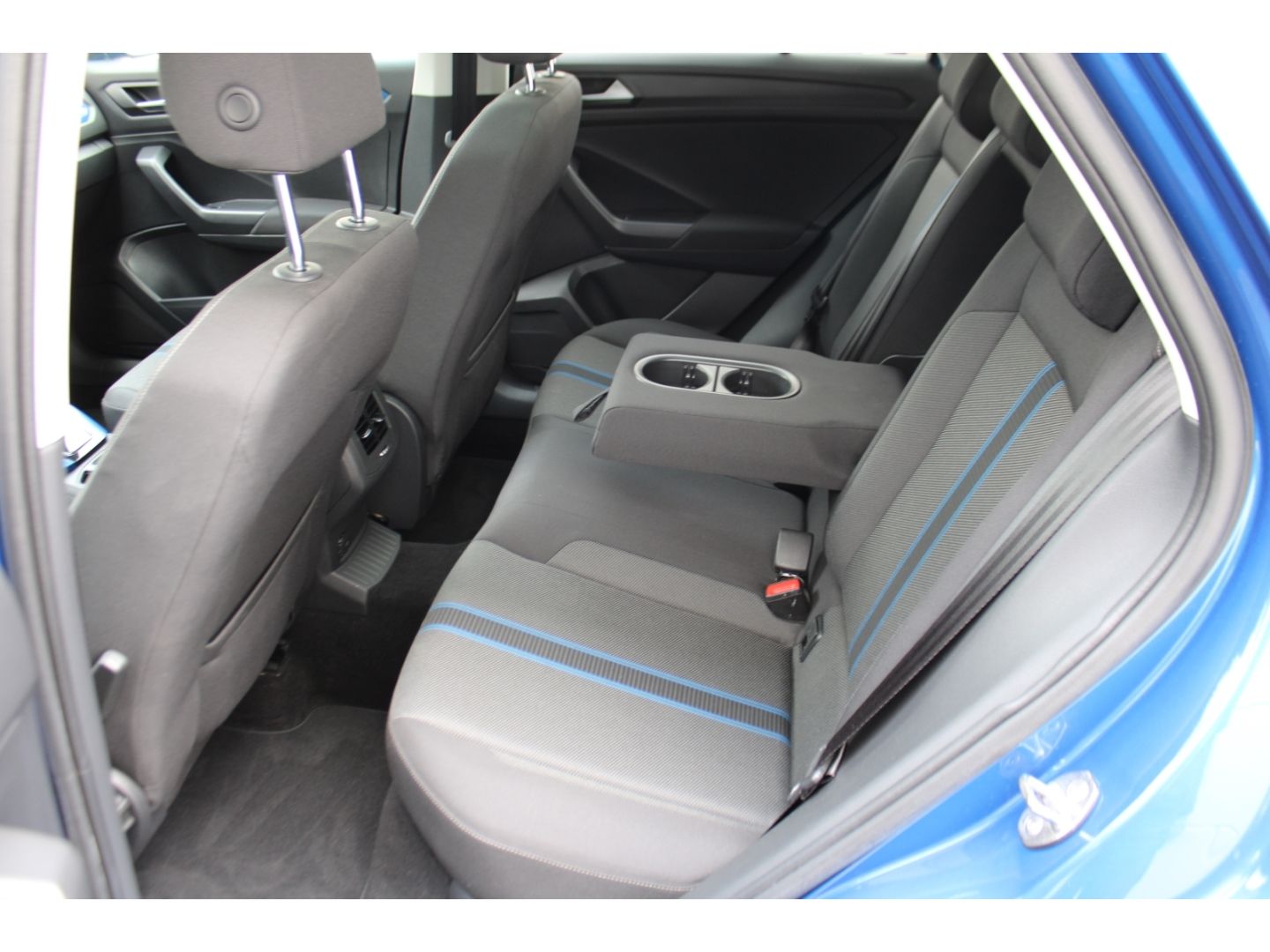 VW T-Roc 1.5 TSI Style 45 DSG ACC LED Pano RFK StHz - Image 8