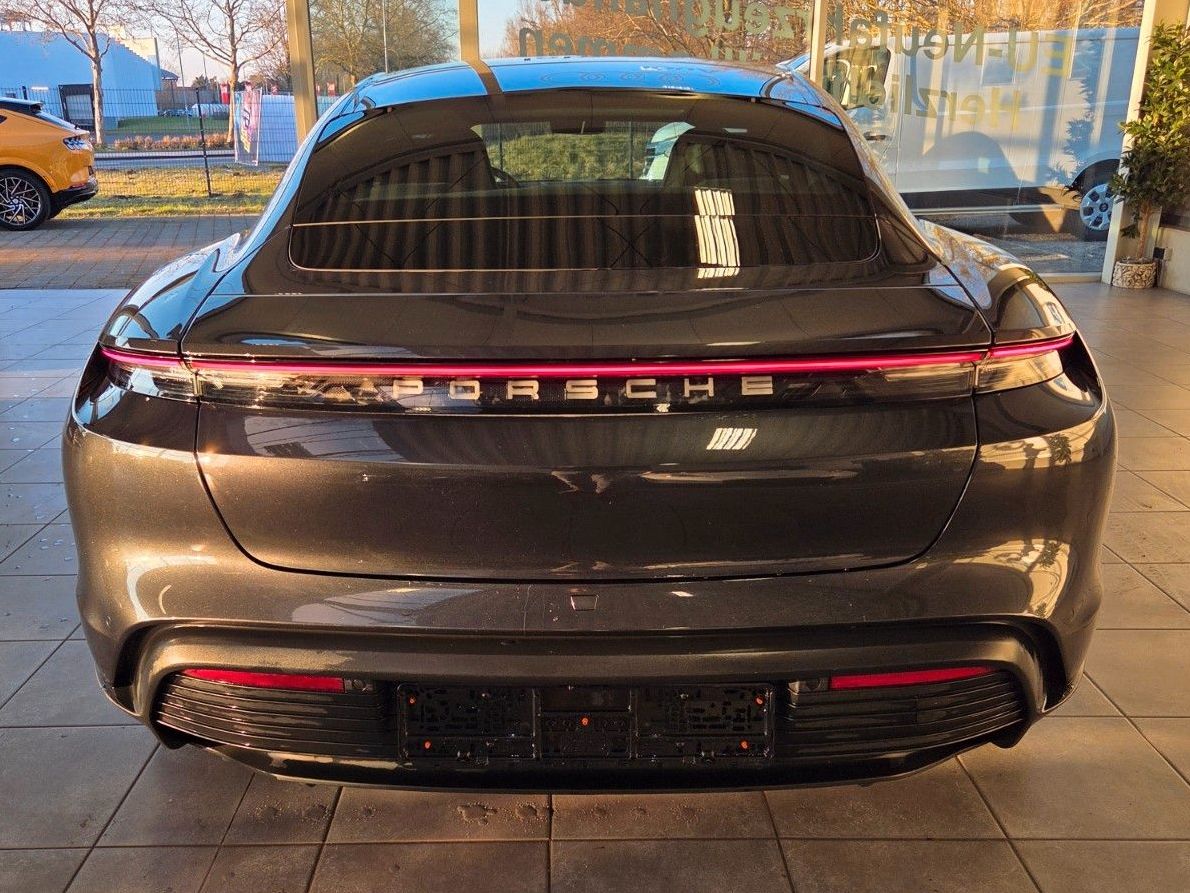 Fahrzeugabbildung Porsche Taycan Basis