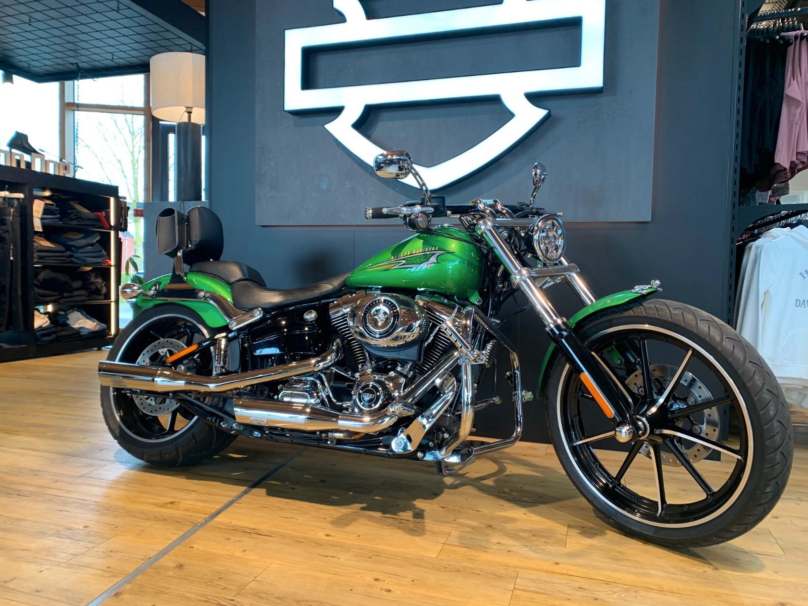 Harley-Davidson Softail Breakout 103 mit Jekill&Hyde