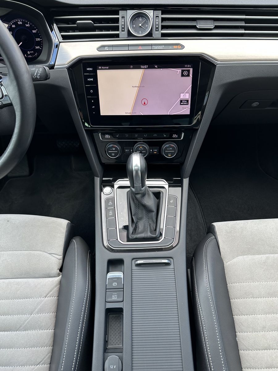 Fahrzeugabbildung Volkswagen Passat Variant HL NAV+LED+AHK+KAM+PANO+19ZO+AID