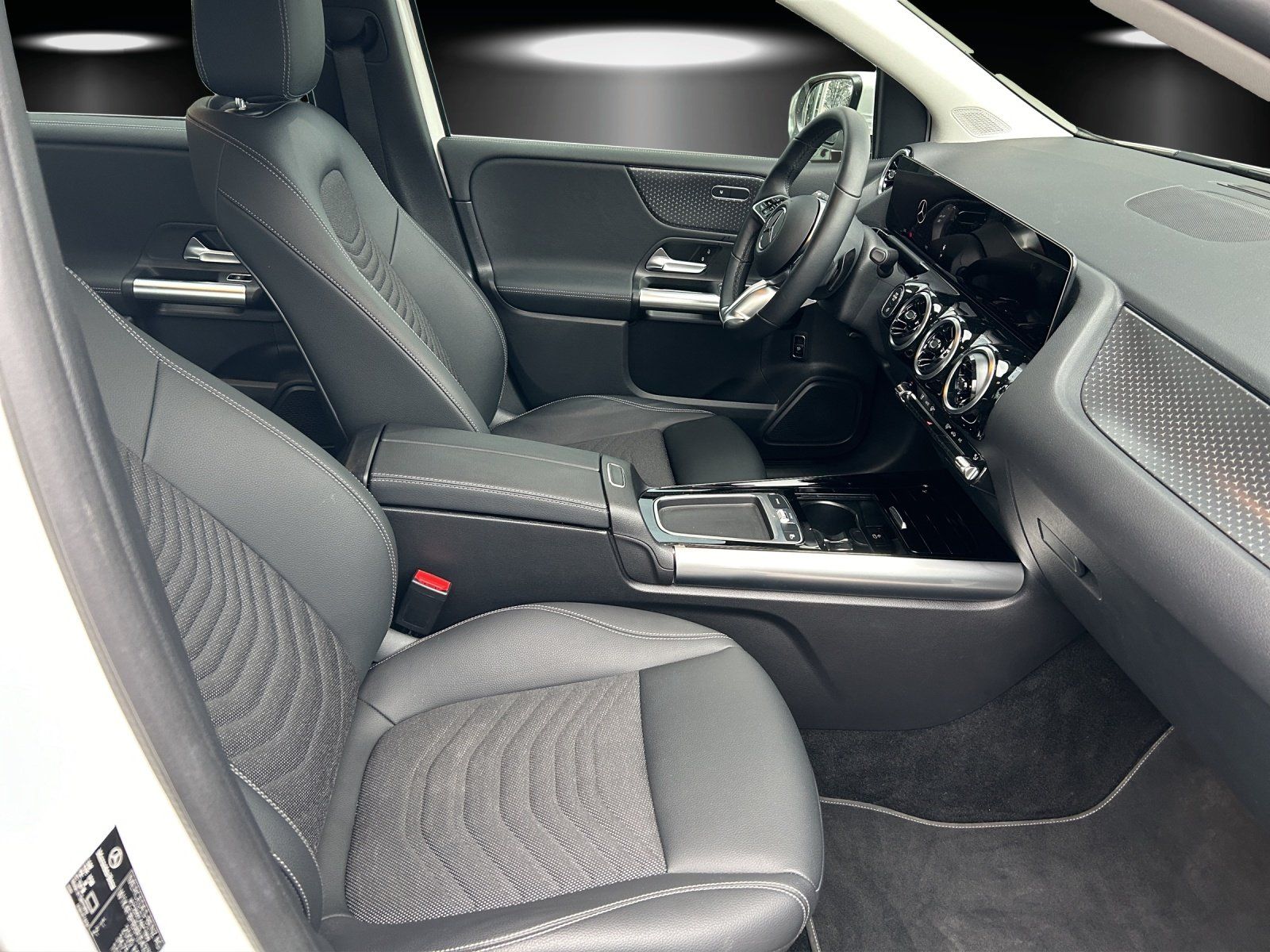 Fahrzeugabbildung Mercedes-Benz B 200 Progr Advanced DISTRO 360°AHK MBUX WinterP