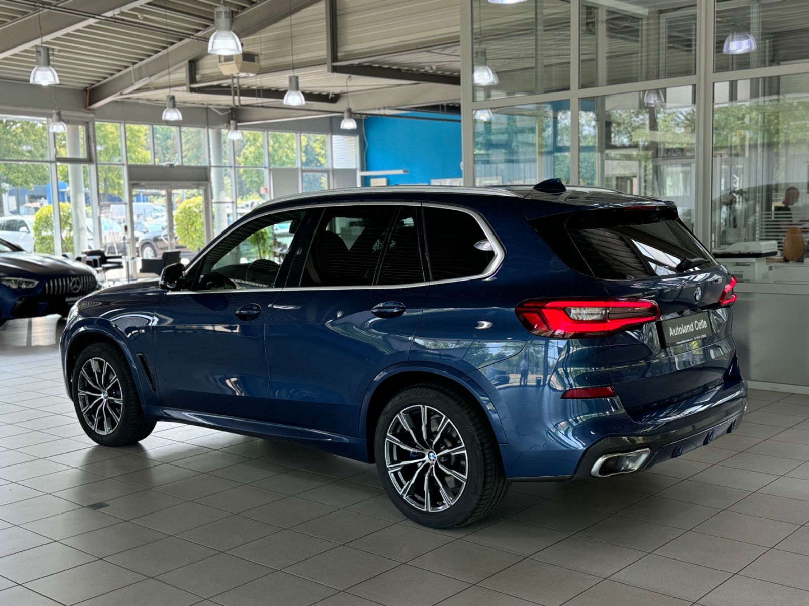 Fahrzeugabbildung BMW X5 xD30d M Sport Panoram Kamera HUD H/K DisplKey