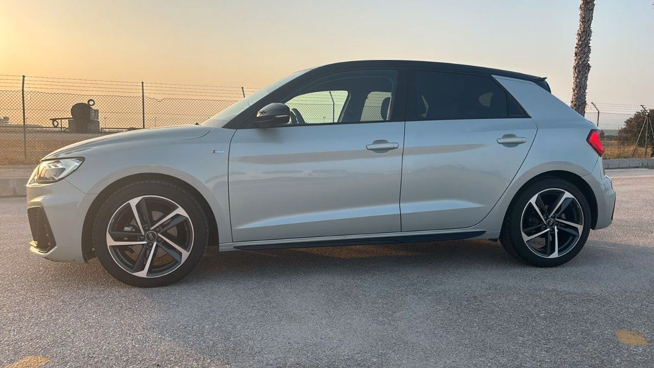 Audi A1 Sportback 30 1.0 tfsi Identity Black 116 imagem 3