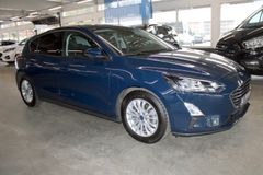 Fahrzeugabbildung Ford Focus Titanium Automatik Scheiben + Sitzheizung