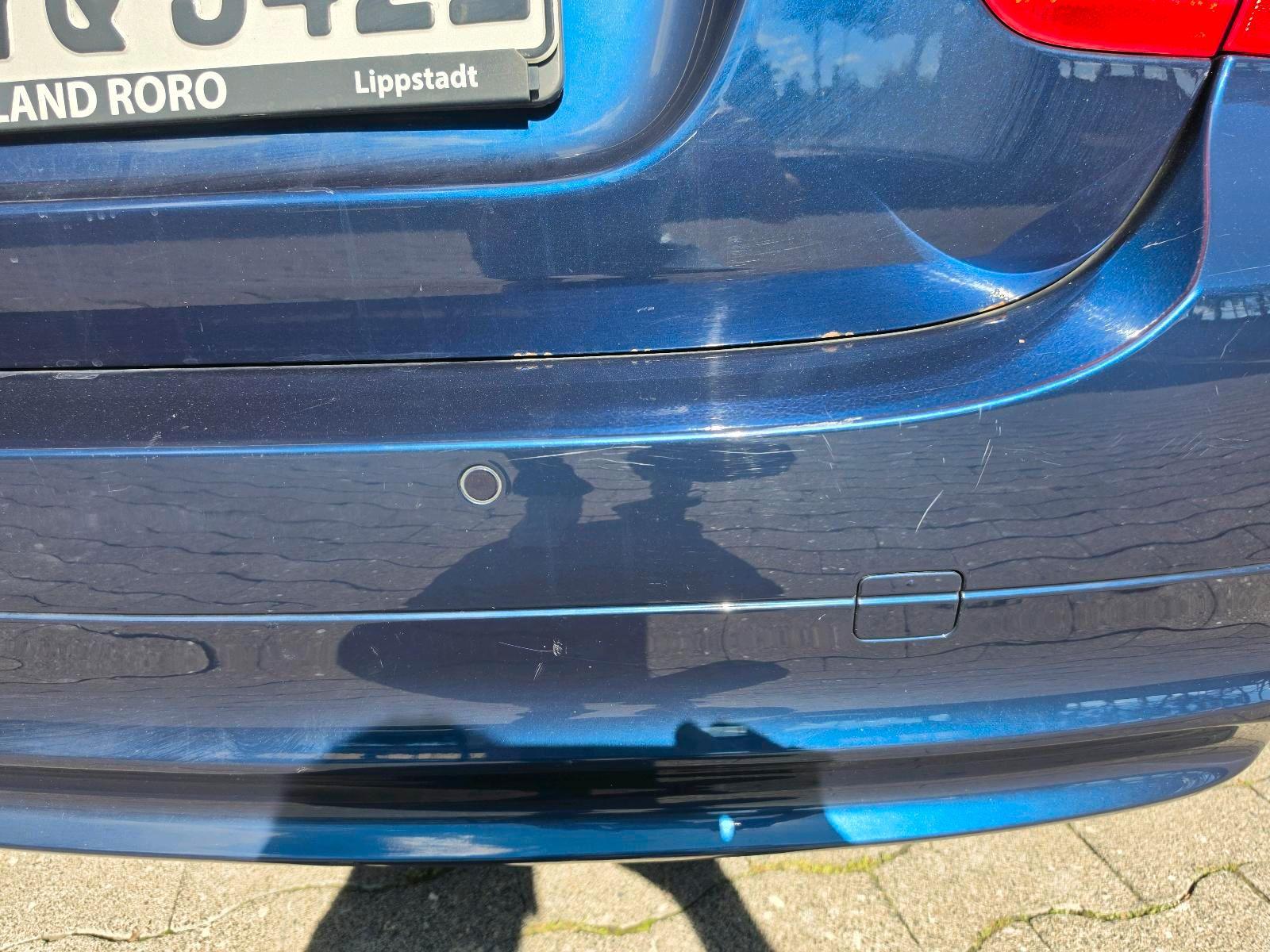BMW 318 2011 — photo 5