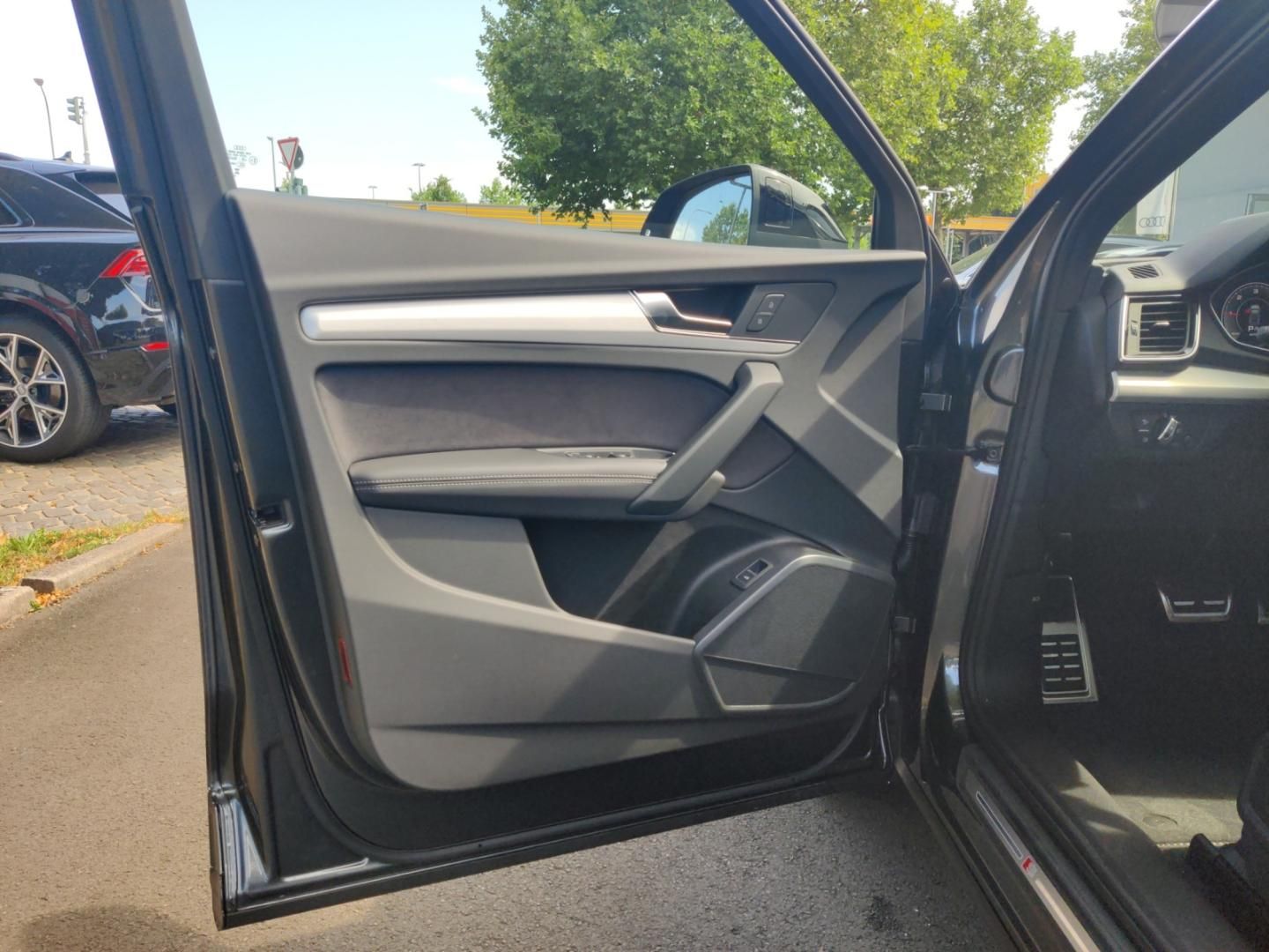 Fahrzeugabbildung Audi Q5 SUV S line business 40 TDI quattro, Matrix, T