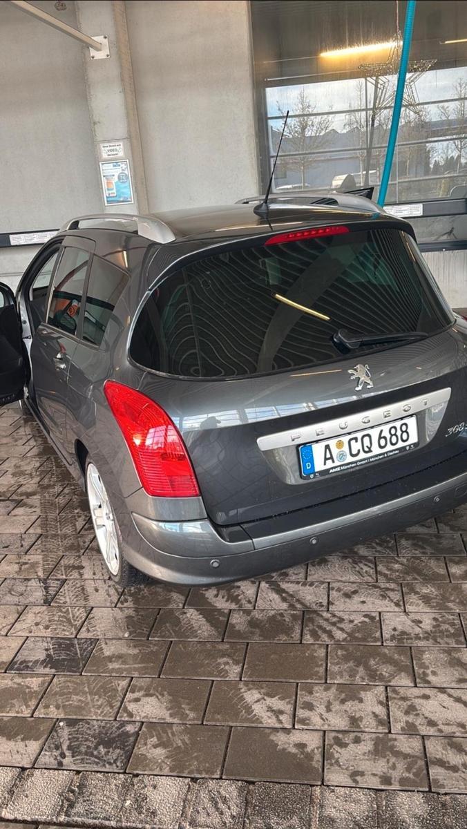 Peugeot 308 2010 — rear view