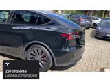 Tesla Model Y Performance - schwarze Tesla Model Y