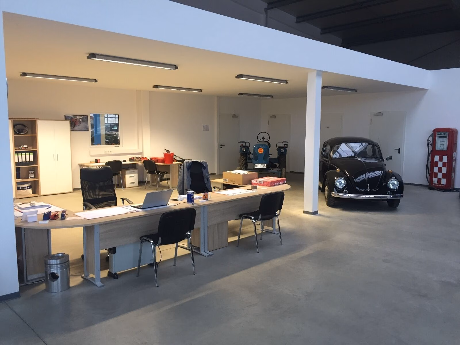 showroom-image-top