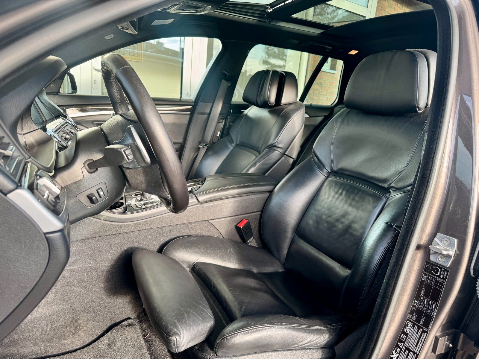 Fahrzeugabbildung BMW 535 d xDrive Touring Leder/Panorama/Navi/HUD