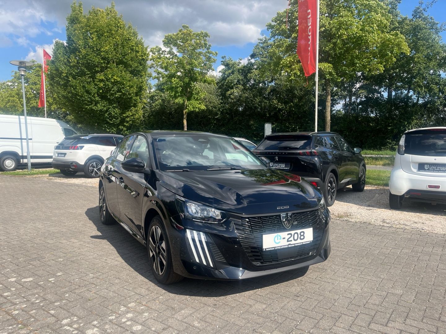 Fahrzeugabbildung Peugeot 208 Allure HYBRID 110 e-DSC6 Navi ACC CarPlay