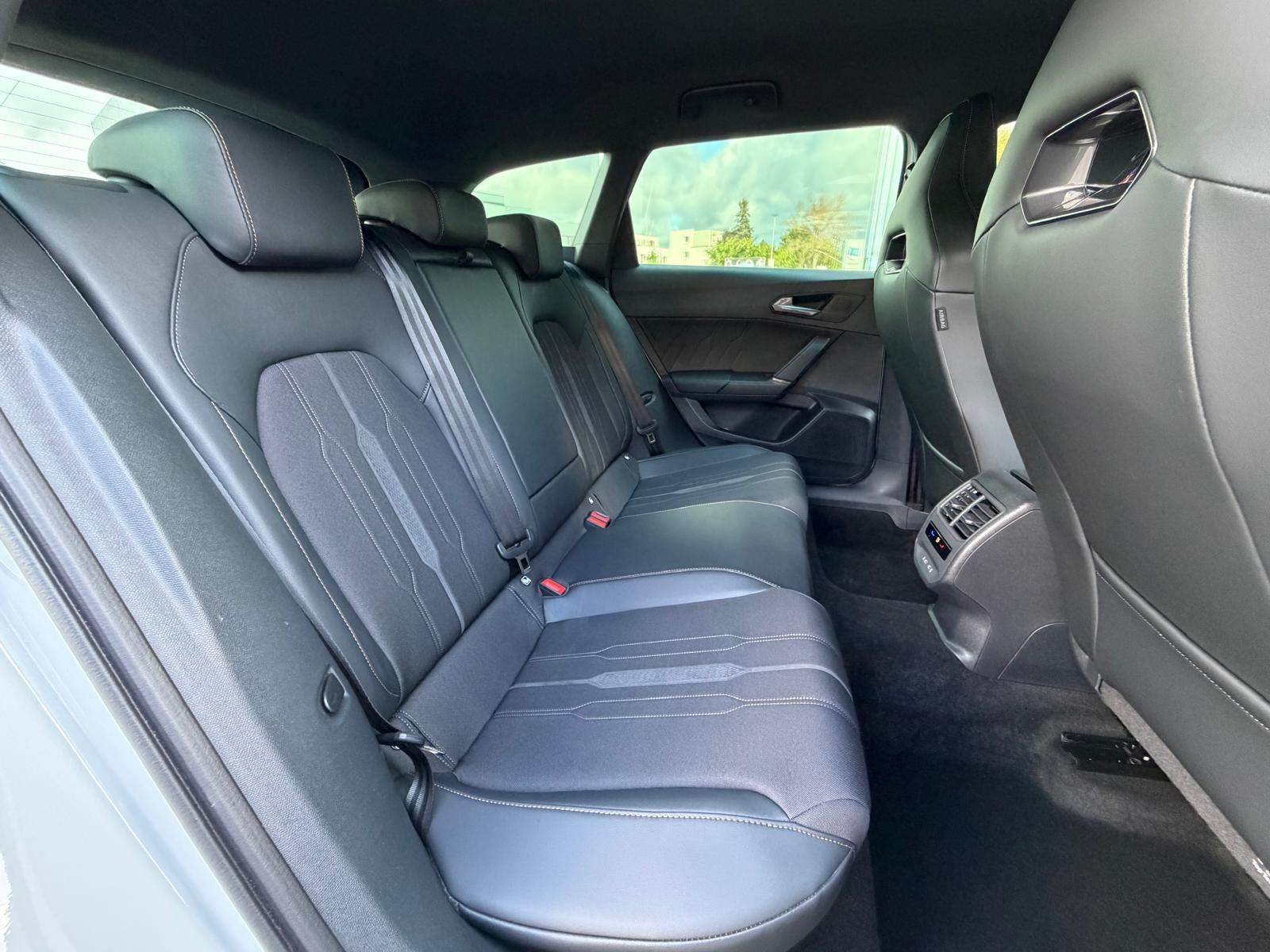 Fahrzeugabbildung CUPRA Leon 2.0 TSI VZ >VIRTU+LED+NAVI+PDC+DAB+19"+