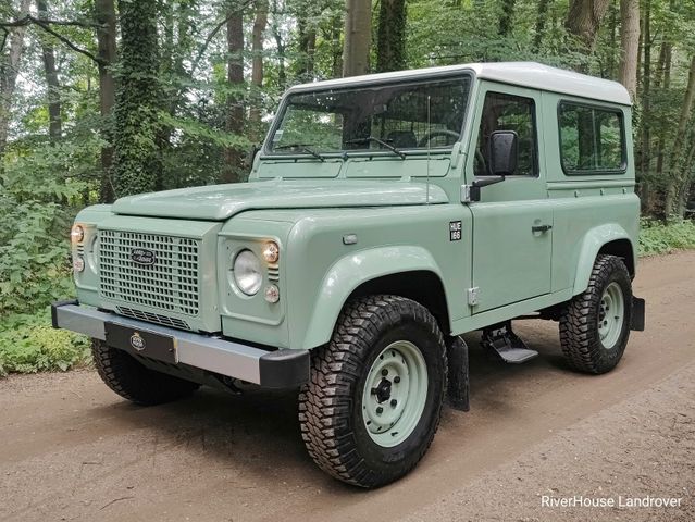 Land Rover Defender 90 Td5 Stationwagon HERITAGE