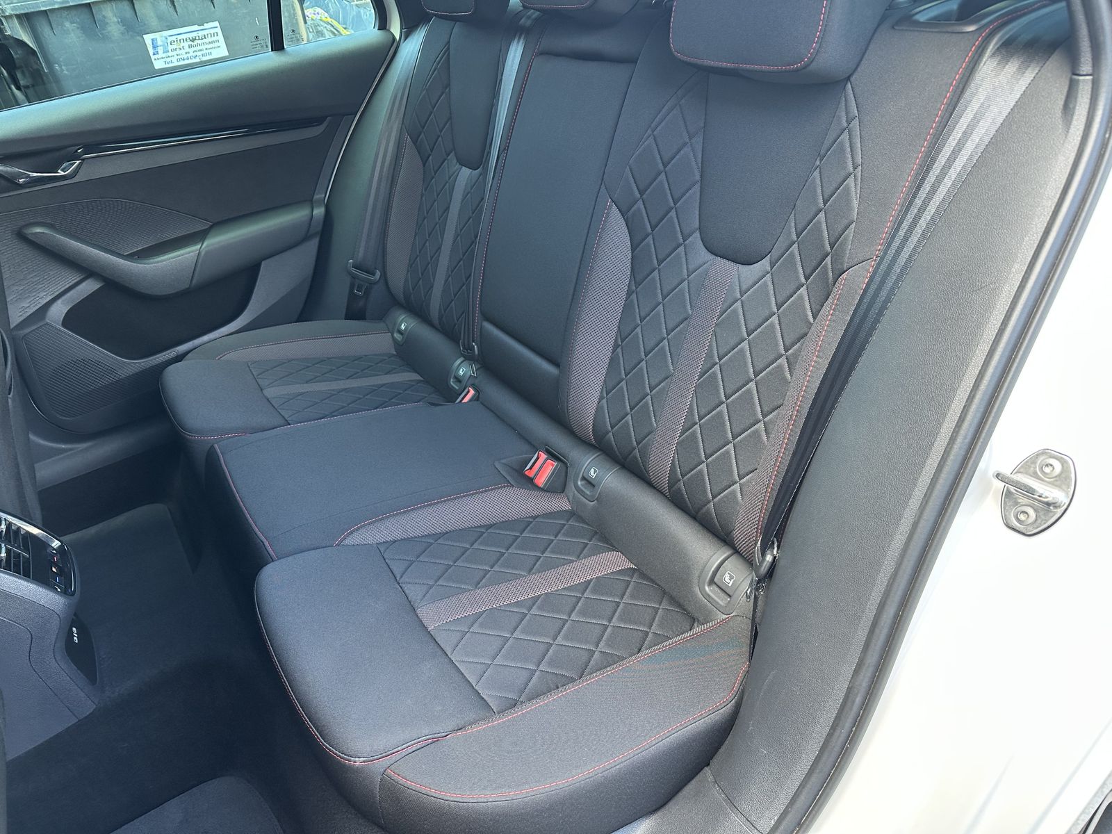 Fahrzeugabbildung SKODA Octavia Combi RS NAV+MATRIX+PANO+STHZ+18ZOLL+KAM
