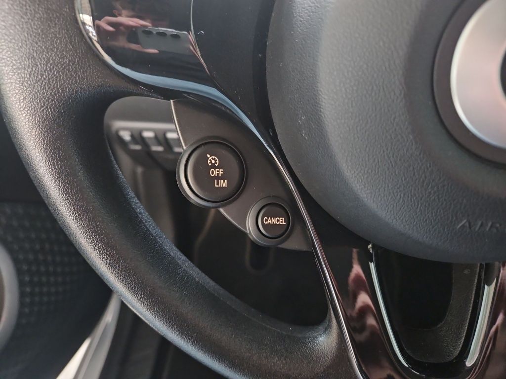 Fahrzeugabbildung Smart EQ ForTwo ''PURE'' LED SHZ Tempomat KlimaA DAB