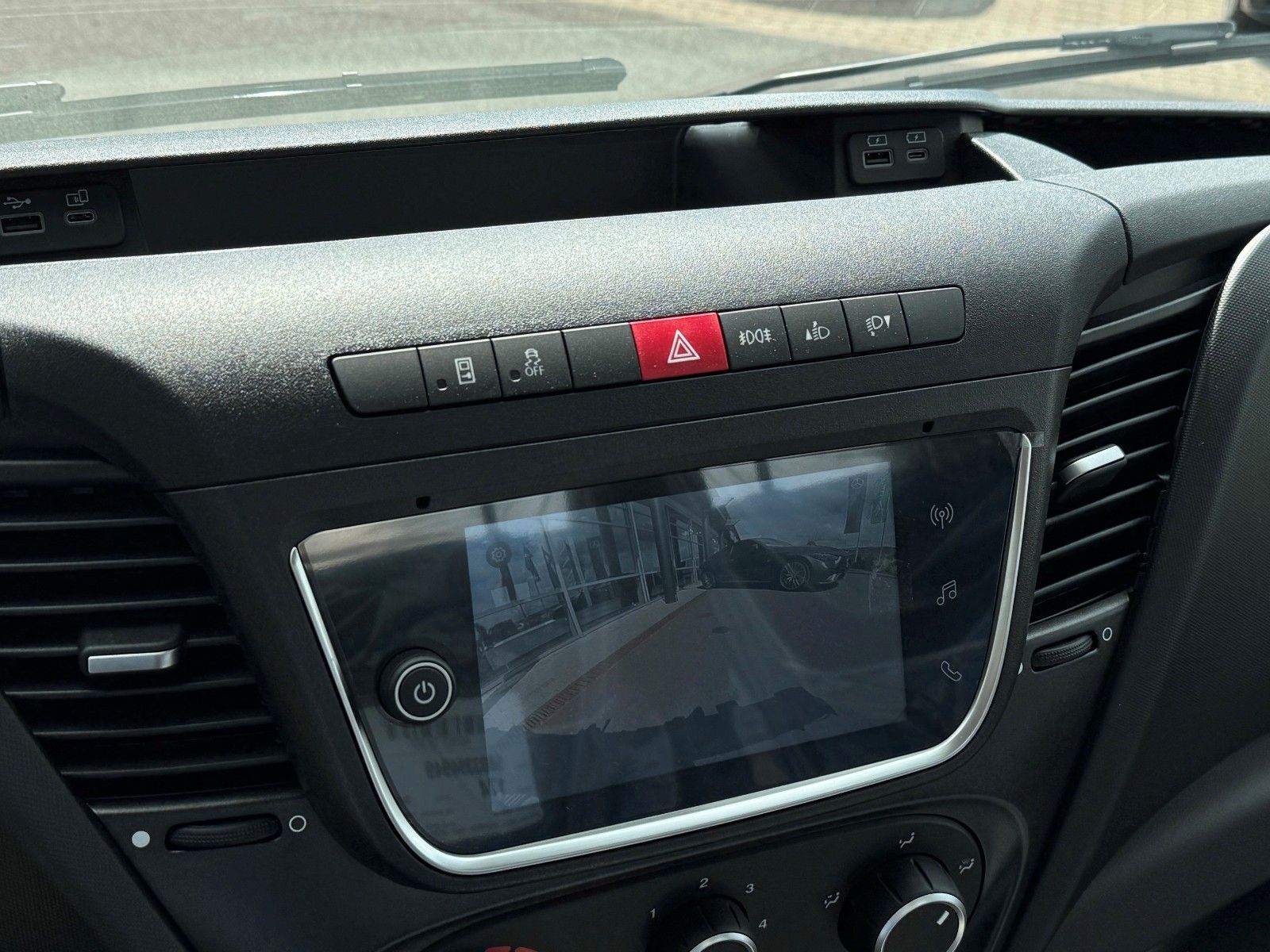 Fahrzeugabbildung Iveco Daily 70C18 3.0L *R4.100mm*AHK*Luft*Sperre*