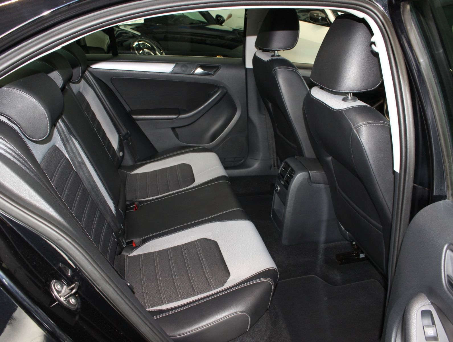 Fahrzeugabbildung Volkswagen Jetta VI Highline