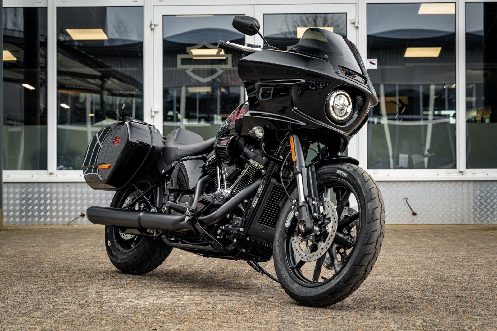 Fahrzeugabbildung Harley-Davidson FXLRST LOW RIDER ST 117 MY25 - RockfordFosgate