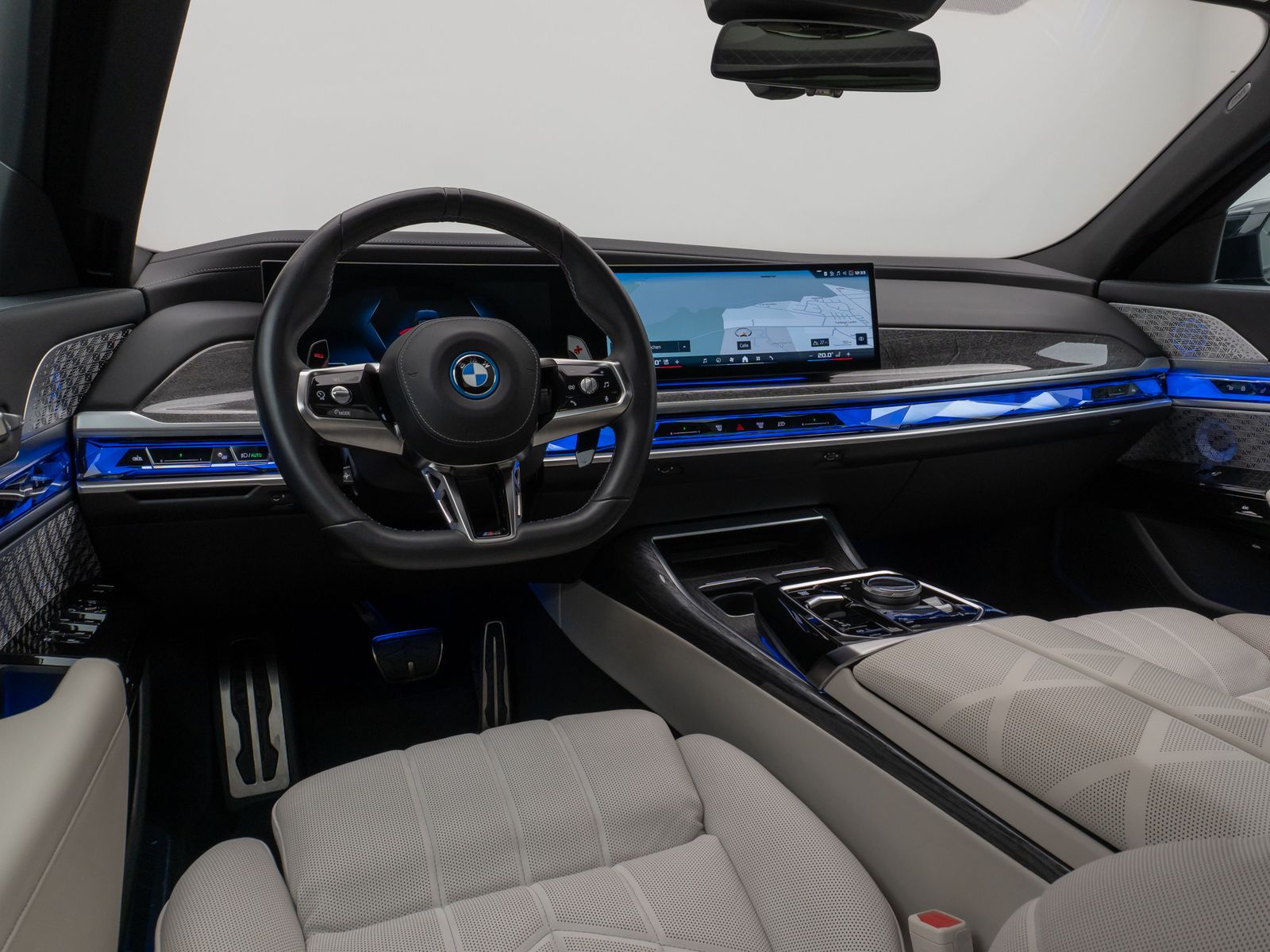 Fahrzeugabbildung BMW M760e Sky Lounge B&W Fond Ent M-Performance Voll