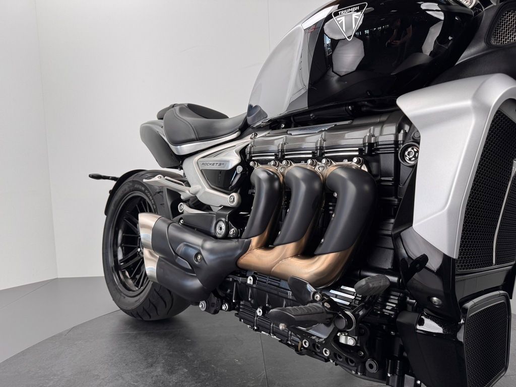 Fahrzeugabbildung Triumph ROCKET 3 R CHROME EDITION *NEUWERTIG*SERVICE NEU