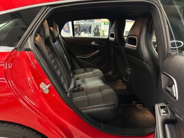 Mercedes-Benz CLA Shooting Brake CLA 180 *AMG*Navi*AHK*