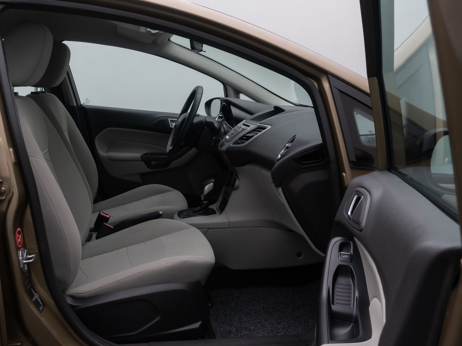 Fahrzeugabbildung Ford Fiesta Trend Aut PDC EasyDriver SoundPaket Stoff