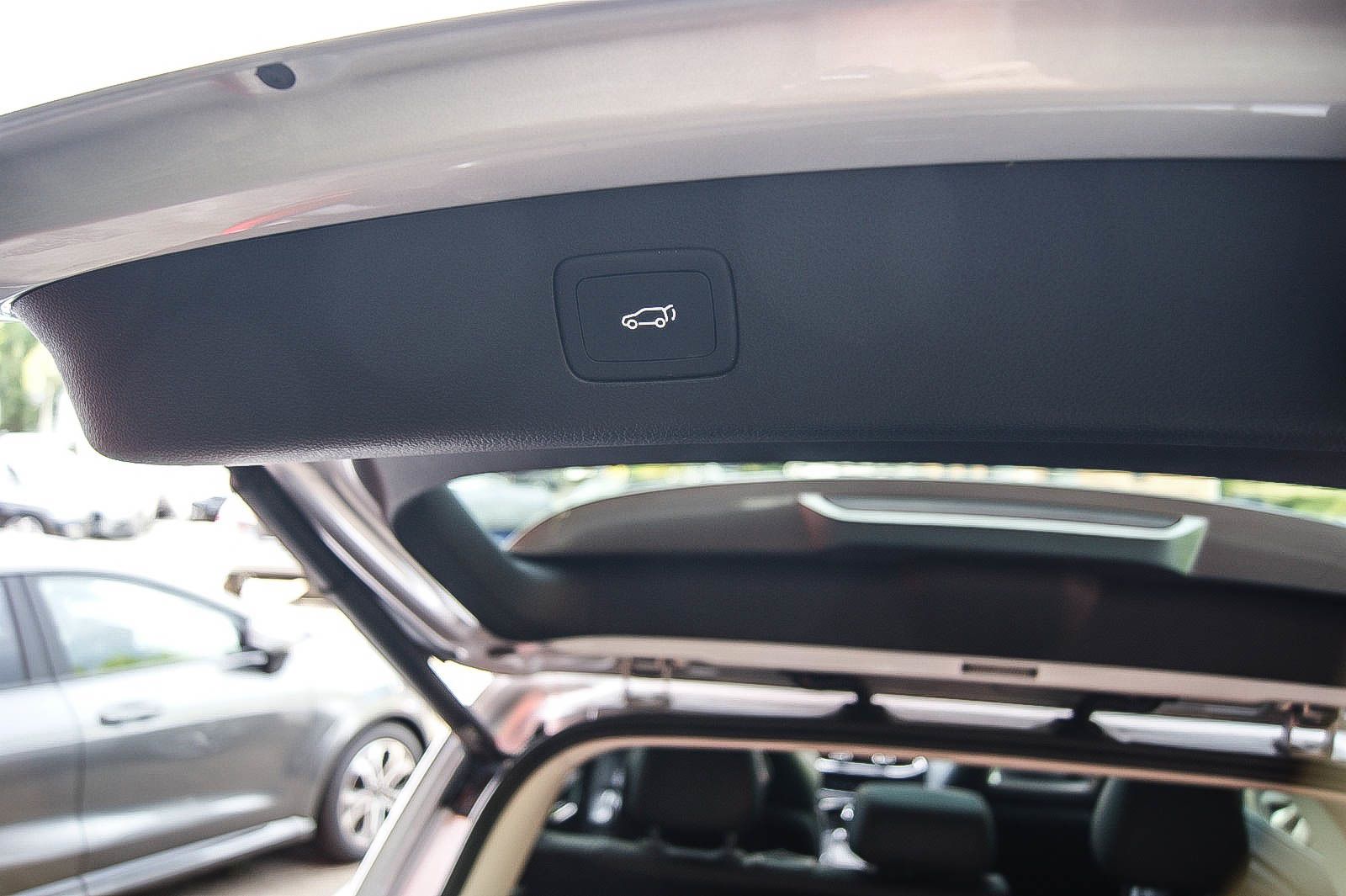 Fahrzeugabbildung MG HS 1.5T-GDI Aut. Luxury PANORAMA LEDER ASSISTENT