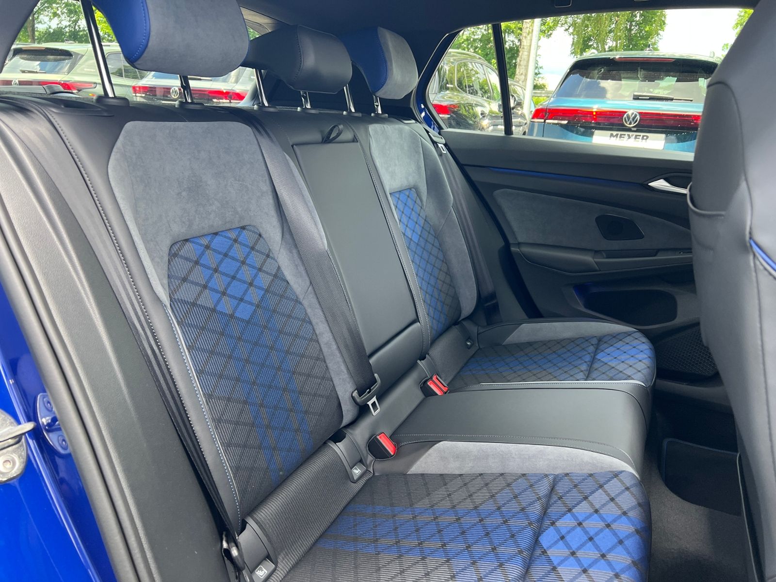 Fahrzeugabbildung Volkswagen Golf R 2.0 TSI DSG 4MOTION *R-Performance,Pano,H