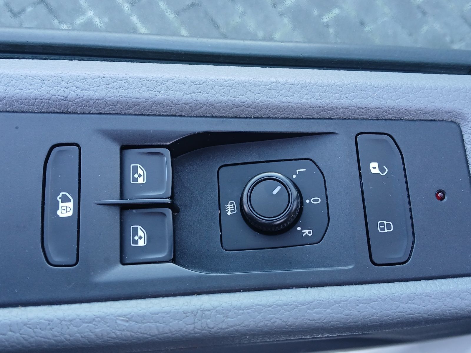 Fahrzeugabbildung Volkswagen T6 Transporter T6.1 TDI Kasten EcoProfi AHK DAB
