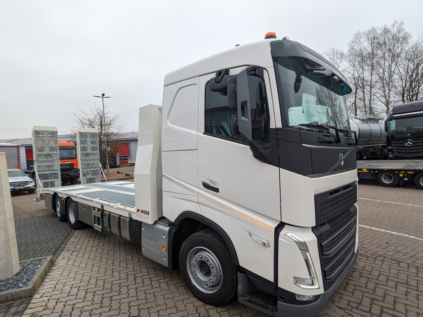 Fahrzeugabbildung Volvo Volvo FH 420 Maschinentransporter Rampennen.