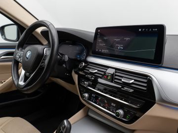 Fahrzeugabbildung BMW 530e xD Kamera Laser HUD DAB HiFi AHK ACC Komfor