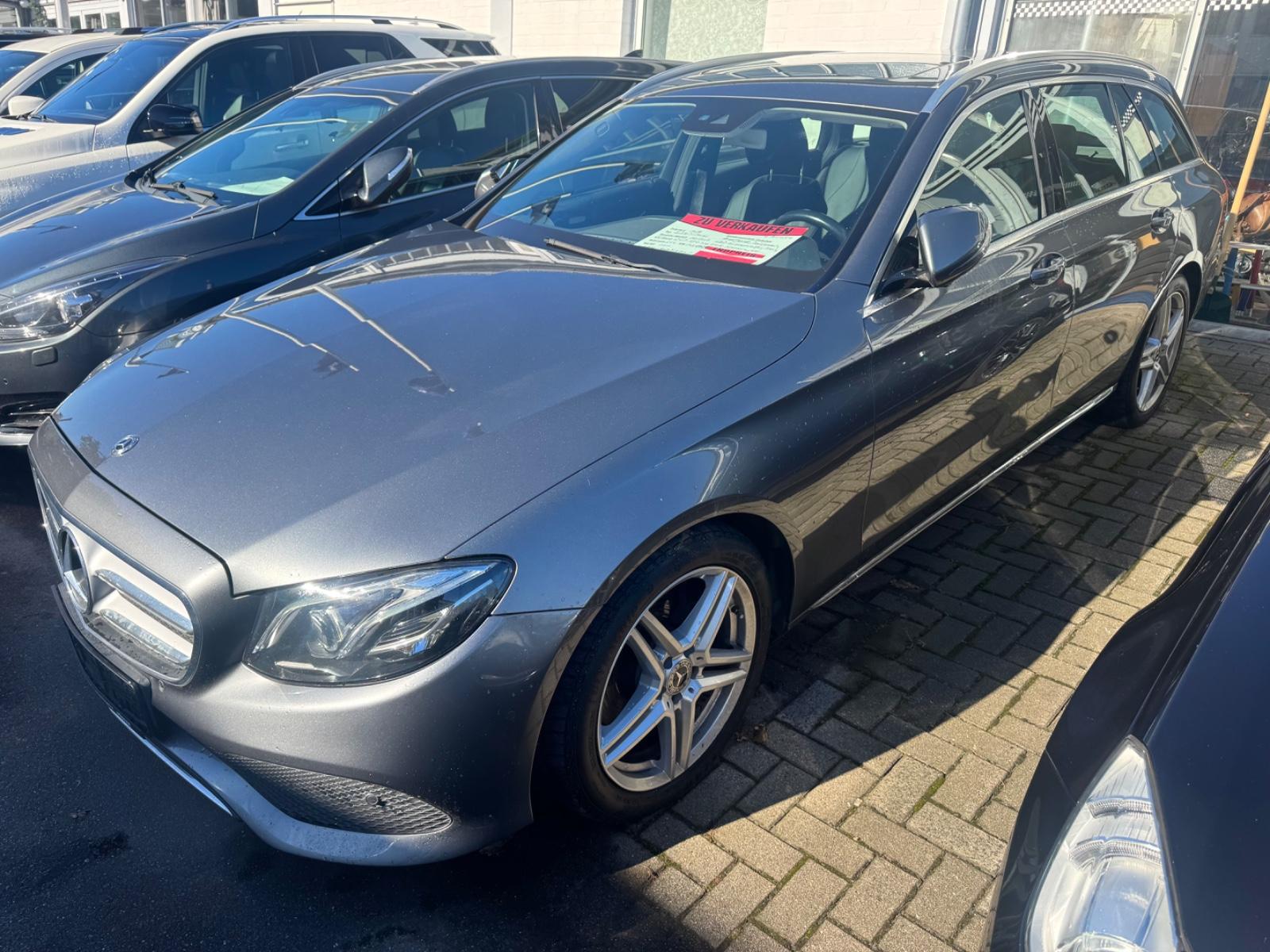 Mercedes-Benz E 220 d 4MATIC T Autom. / AHK / LED / GSD