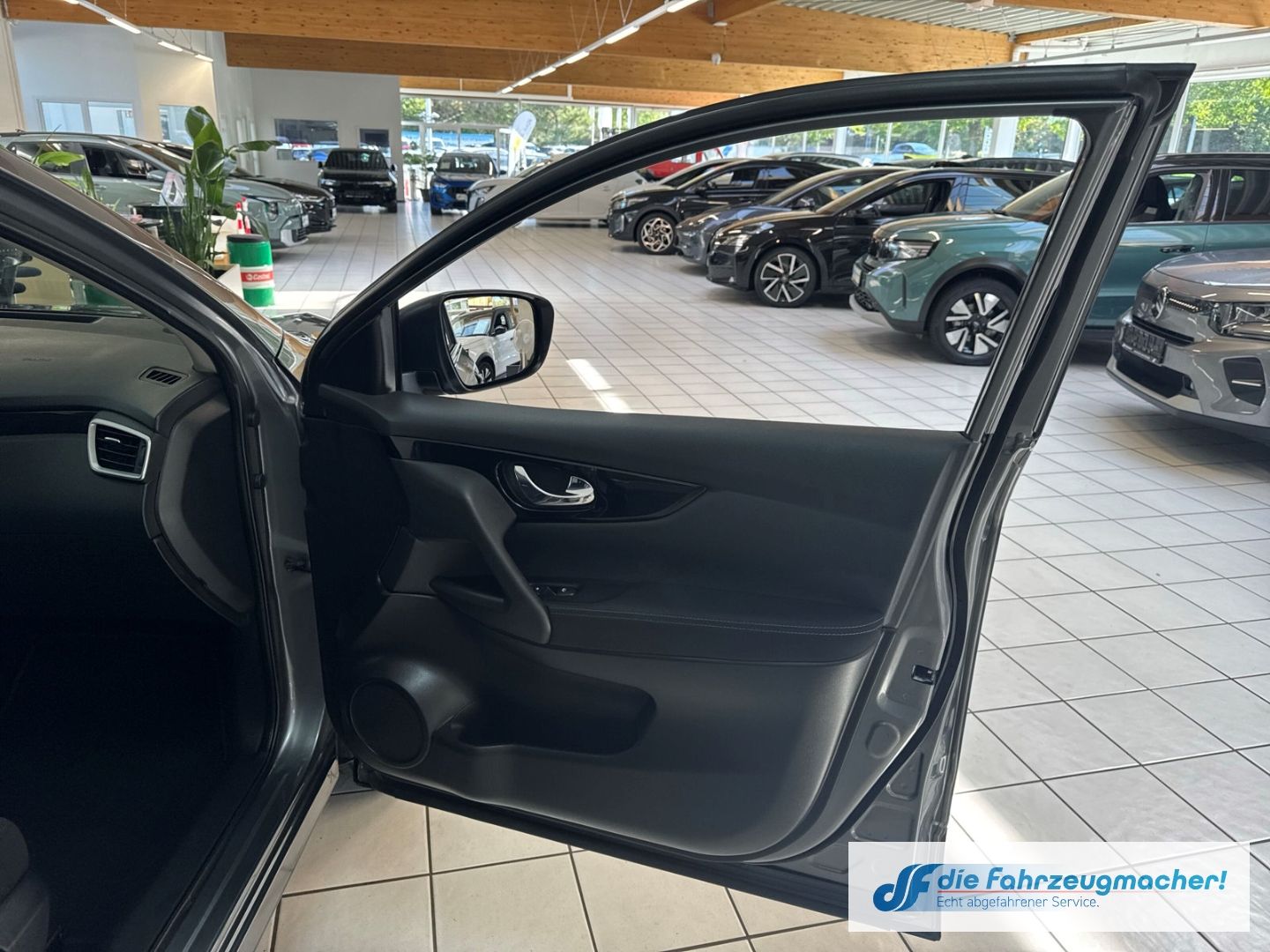 Fahrzeugabbildung Nissan Qashqai Zama Panorama Navi 360 Kamera Mehrzonenk