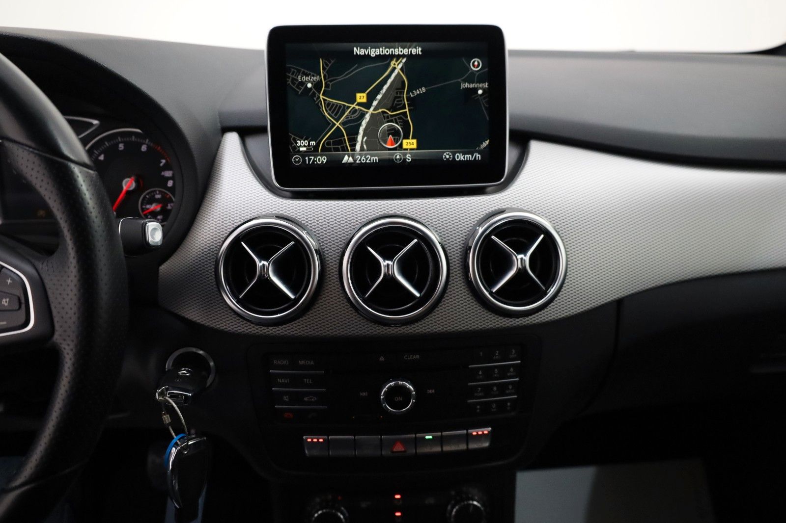 Fahrzeugabbildung Mercedes-Benz B 180 Urban T.Leder,Navi,SH,PDC,Allwetterreifen