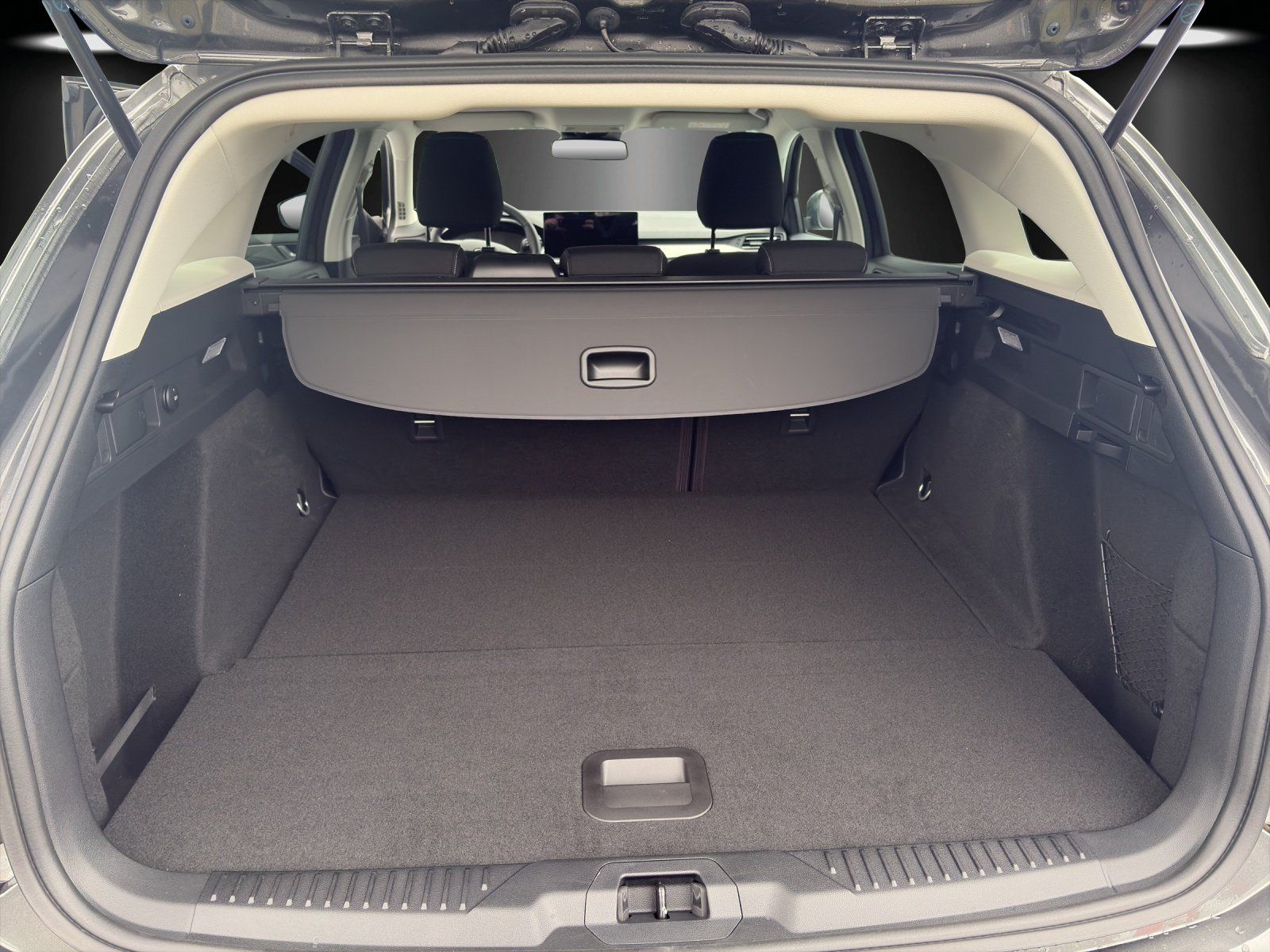 Fahrzeugabbildung Ford Focus Turnier Winter P. e.Call PDC Kamera Navi