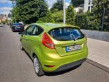 Ford Fiesta 1,3 51 kW Style Style - Ford Fiesta: Grün