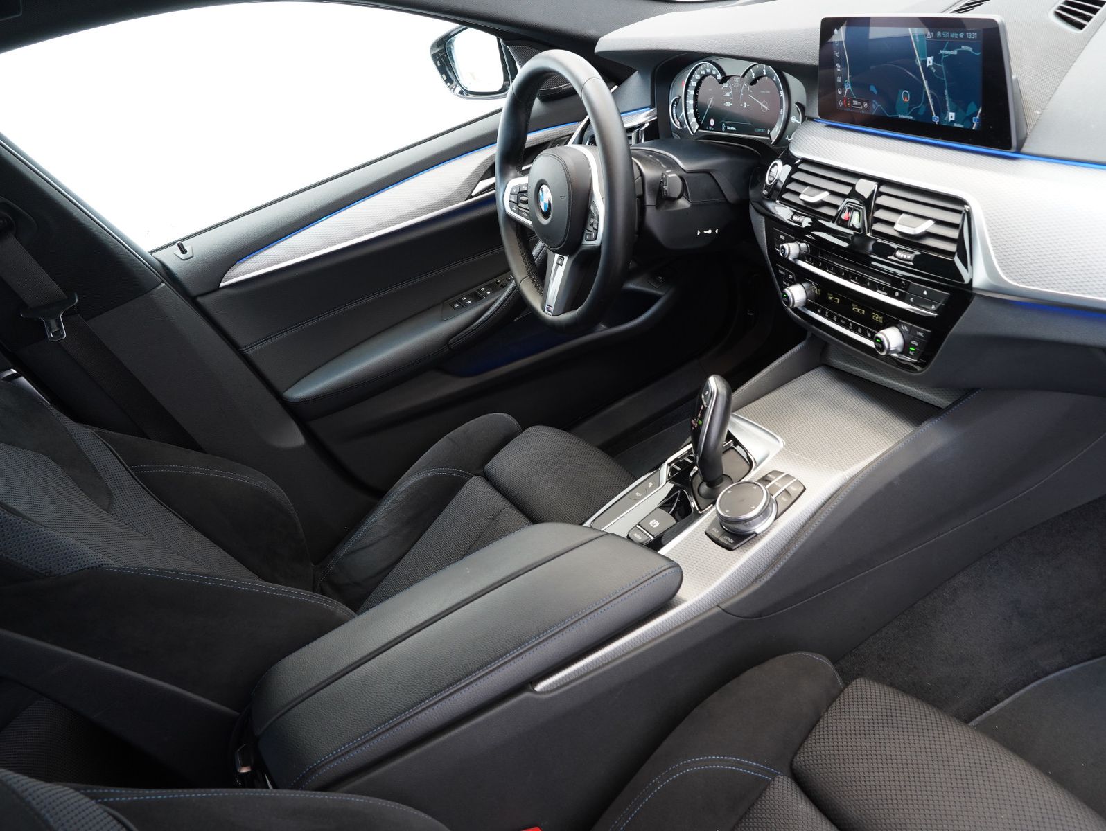Fahrzeugabbildung BMW 530 i Touring M Sportpaket ACC/FERNPARKEN/AHK
