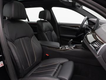 Fahrzeugabbildung BMW 530d xDr Tour Luxury Line ACC H/K Panorama DAB