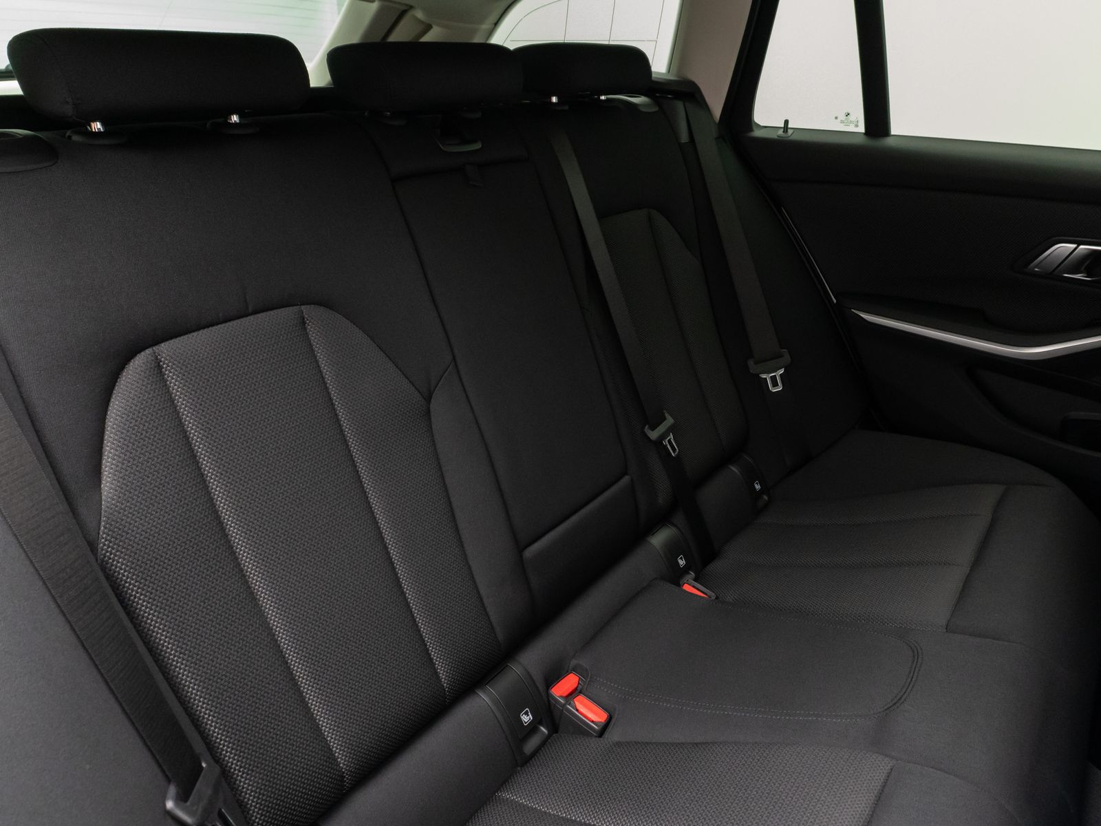 Fahrzeugabbildung BMW 330e DAB CockPitPr Lenkrhz PDC Stop&Go Alarm AHK
