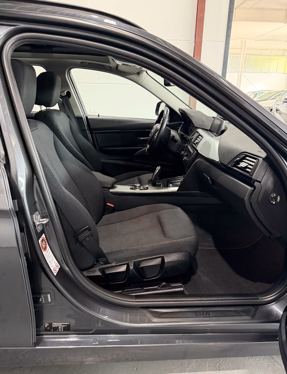 BMW 318d Touring 2.0 Aut.*Pano*Start/Stopp/Navi/PDC