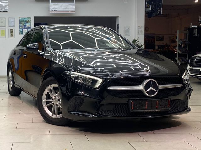 MERCEDES-BENZ A 180 d Limousine Automatik Navi Teilleder Tempo