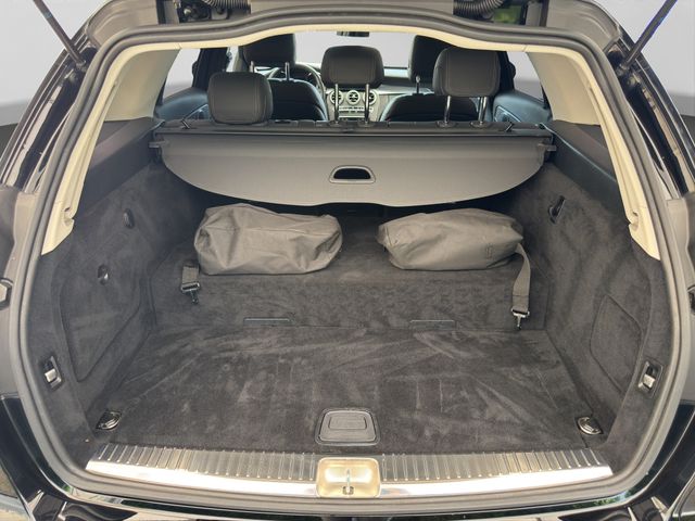 Fahrzeugabbildung Mercedes-Benz C 300 e T Avantgarde+Distronic+360+Leder+HUD+AHK