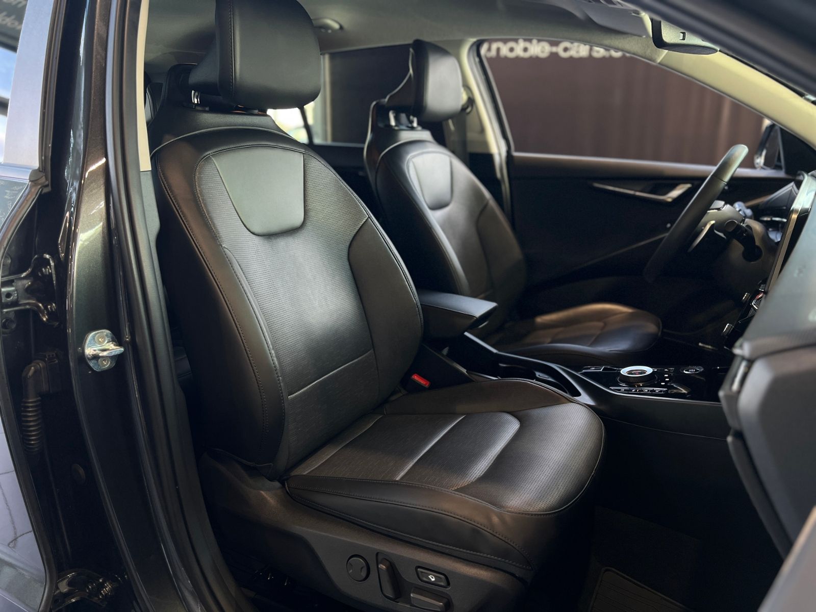 Fahrzeugabbildung Kia Niro Spirit PHEV Relax-Pack Tech-Pack HUD H&K