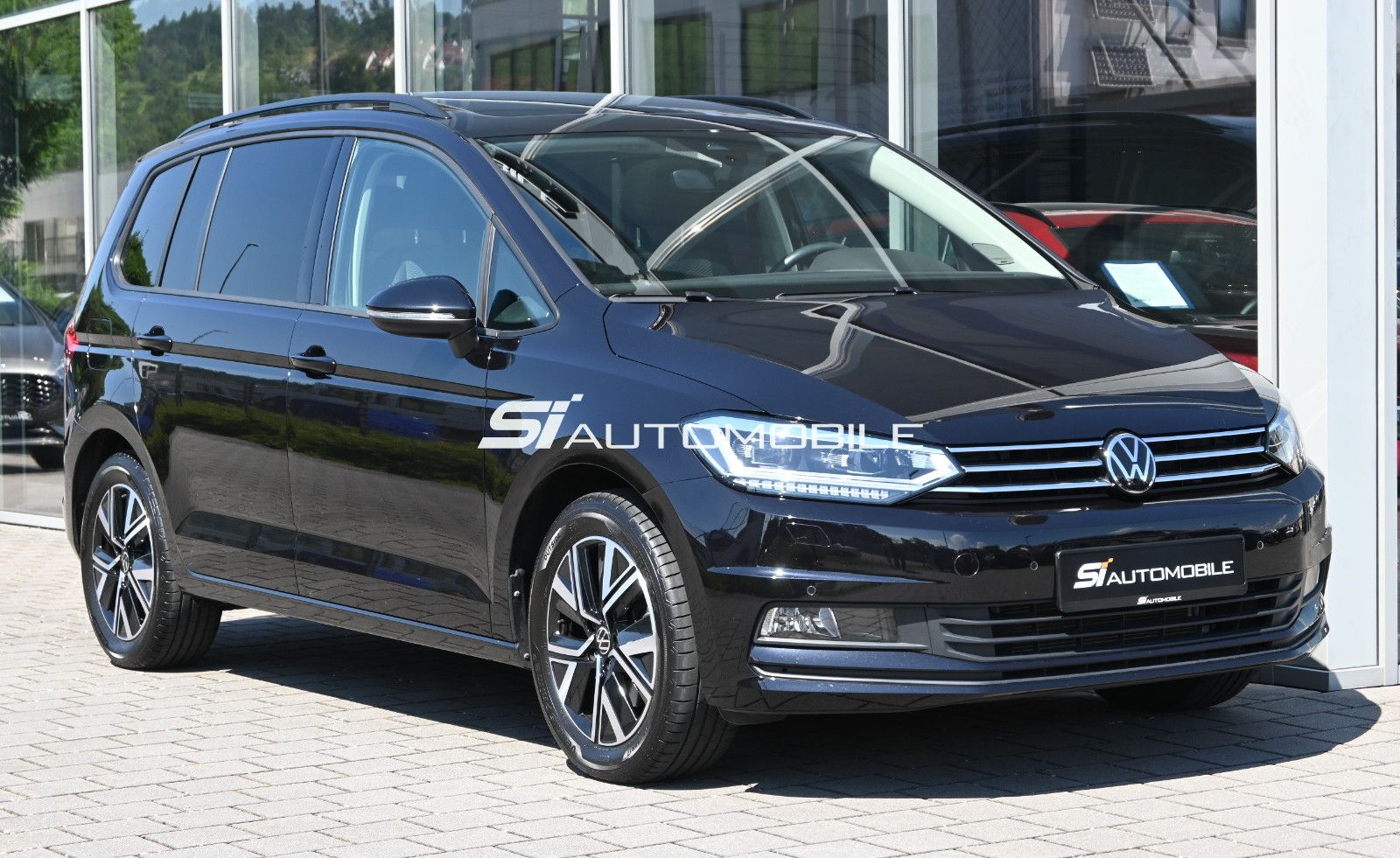 Fahrzeugabbildung Volkswagen Touran 1.5 TSI DSG °ACC°AHK°PANO°STHZ°DYNAUDIO°