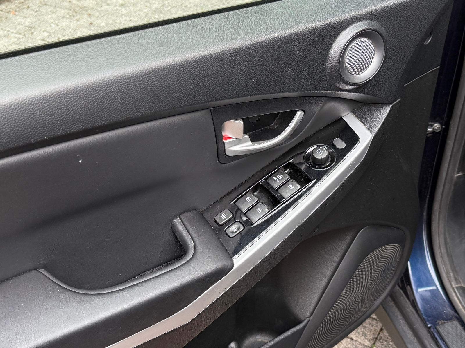 Fahrzeugabbildung Ssangyong Korando 2.0 TD Crystal 4x2 SHZ+TEMP+MFL+AHK+TÜV