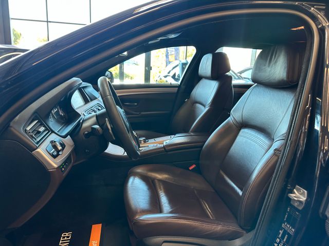 MYAUTOCENTER – Gebraucht- und Jahreswagen mit Werkstattservice in Pfaffenhofen BMW M550 *MEMORY*HeadUP*ACC*4-ZONEN*AHK*LEDER(BRAUN)