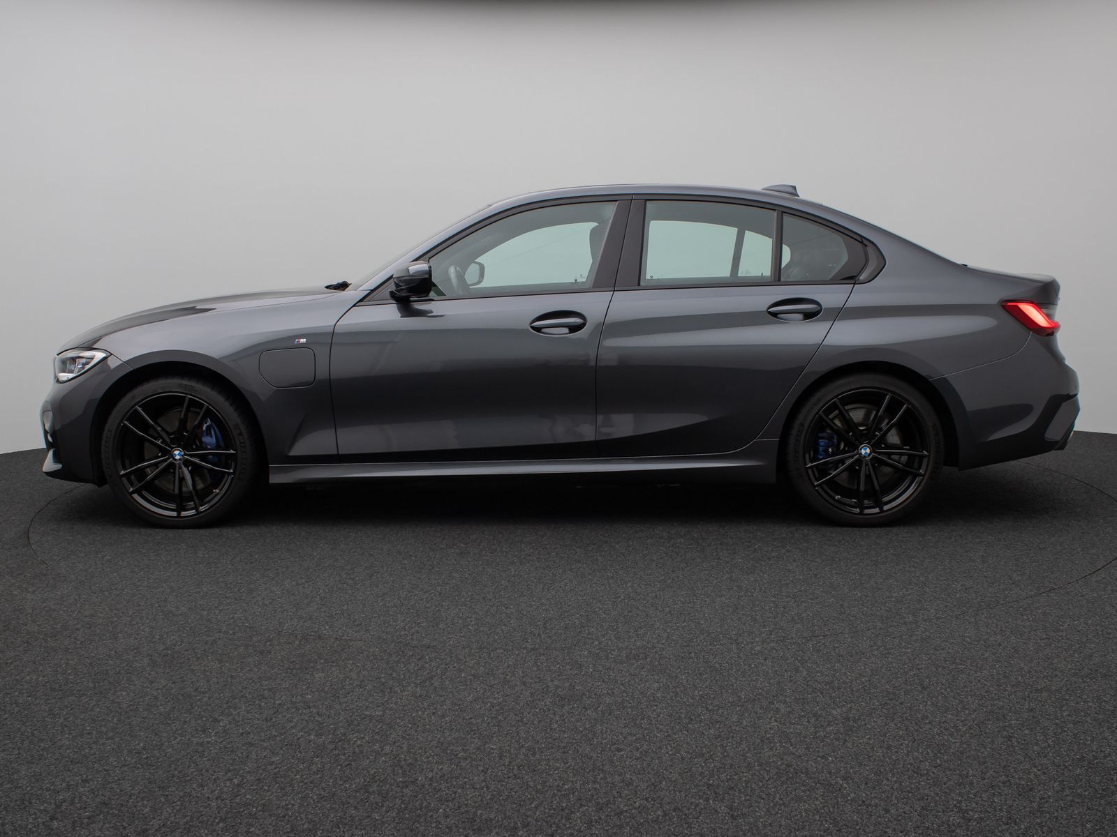 Fahrzeugabbildung BMW 330e xD M Sport Laser Glasdach PDC HUD DAB HiFi