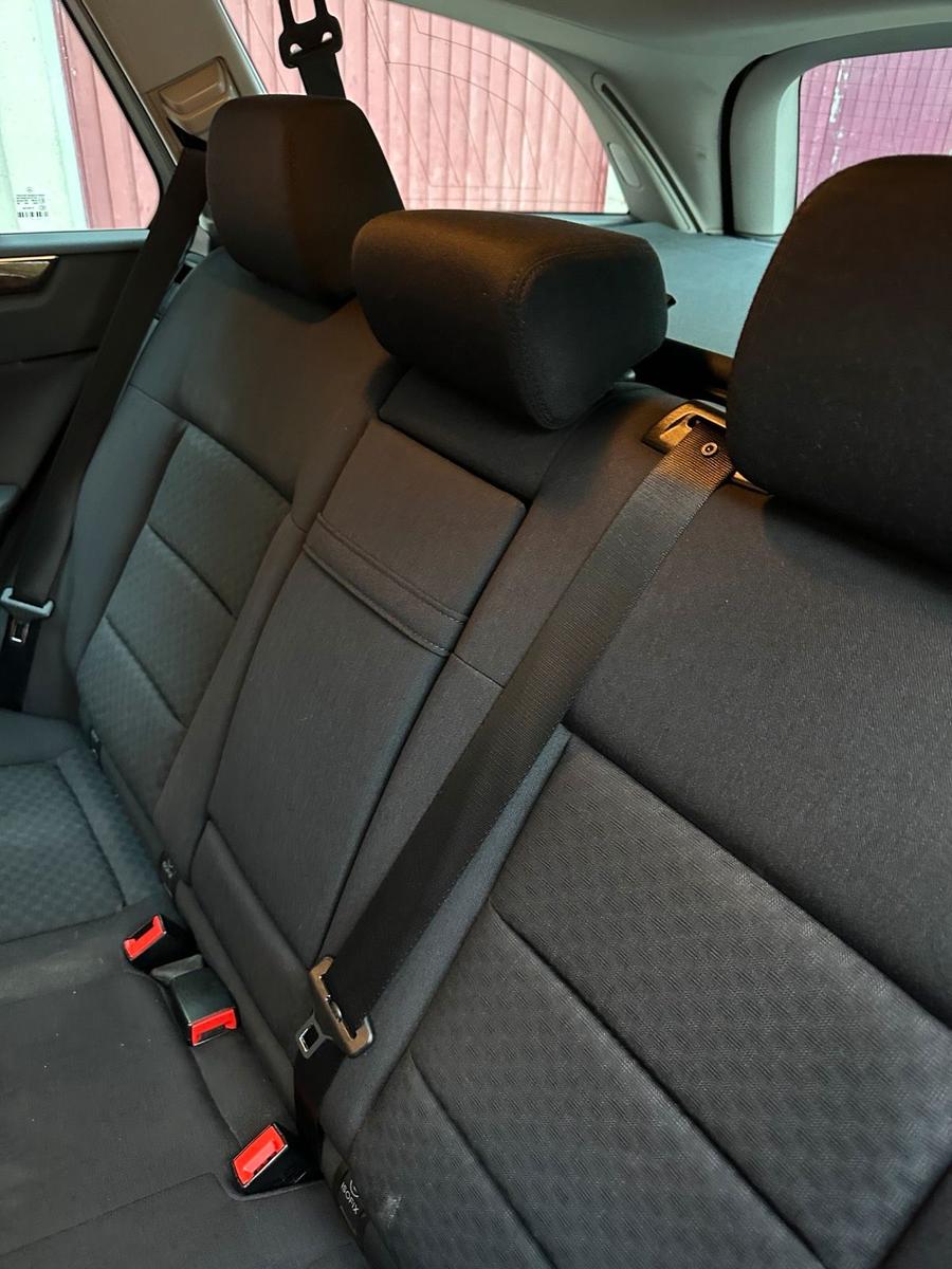 Mercedes-Benz E350 2011 — photo 12