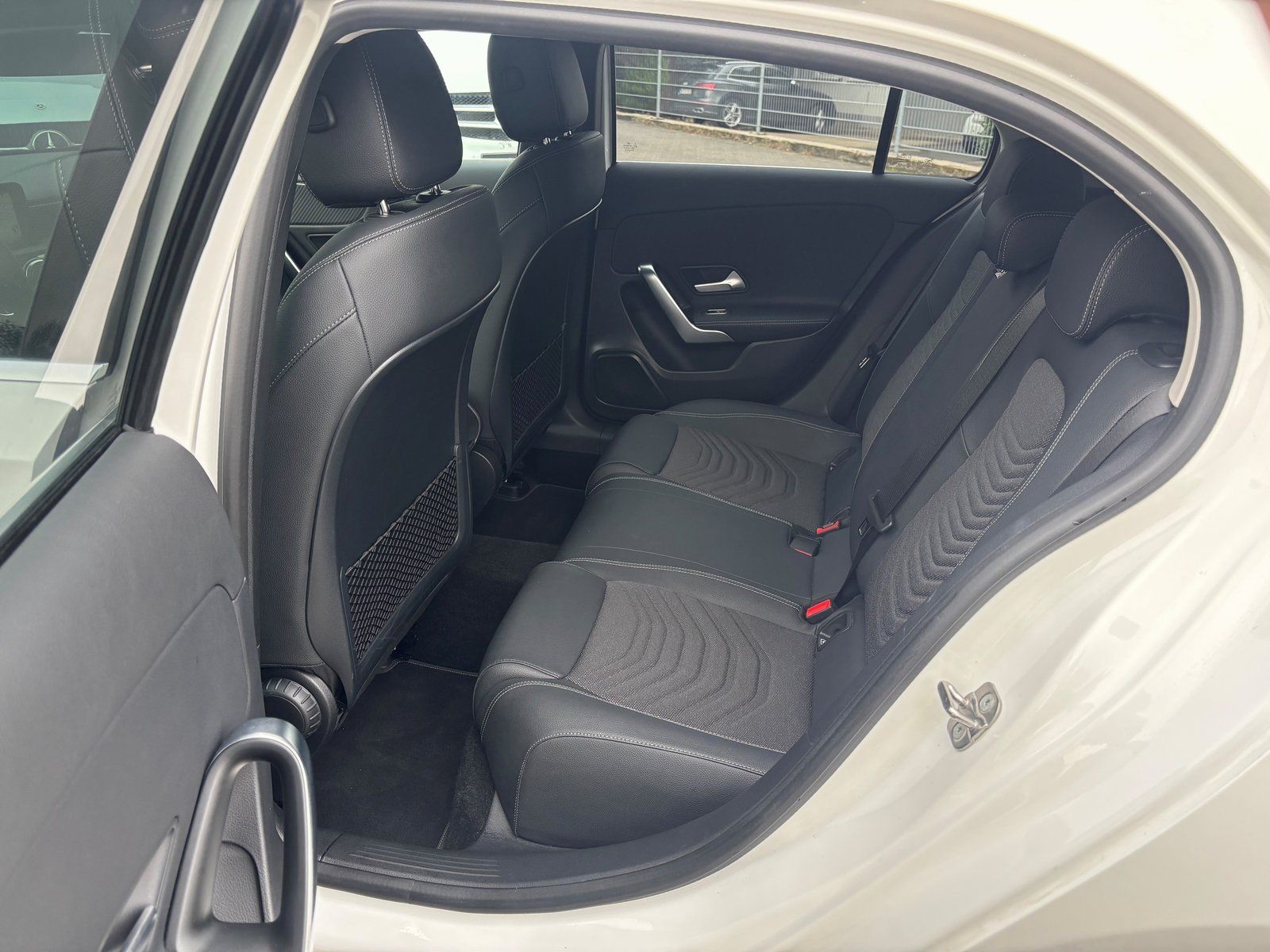 Fahrzeugabbildung Mercedes-Benz A 180 PROGRESSIVE*LED*KAMERA*SPURHALTE*