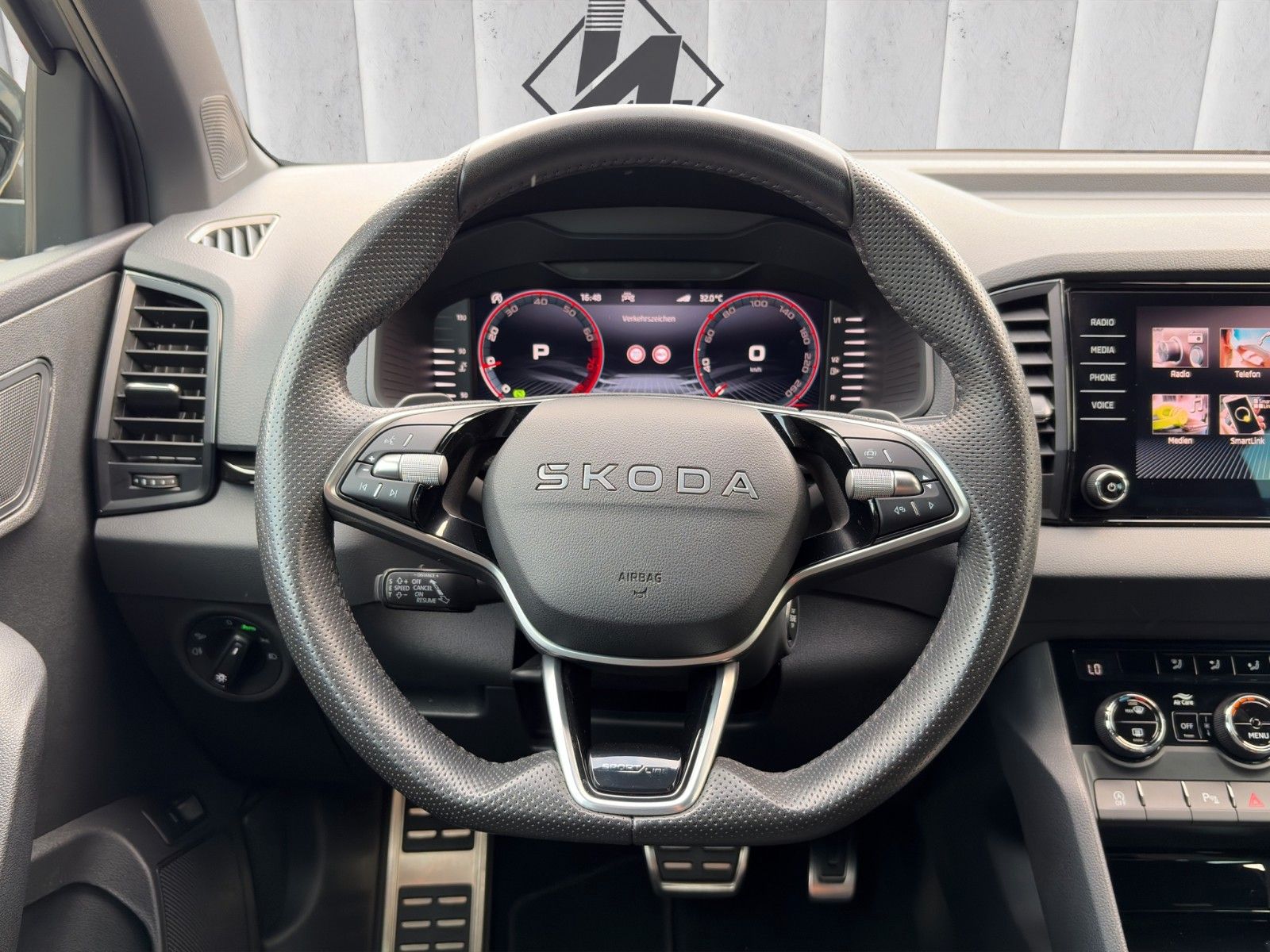 Fahrzeugabbildung SKODA Karoq Sportline*DSG*ViCo*Kamera*PDC*CarPlay**